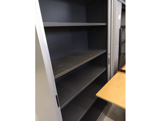 (locatie almere) ca. 28xarchiefkast-jaloeziekast-roldeurkast-schuifdeurkast divers, o.a. emmein en gispen - afbeelding 9 van  58