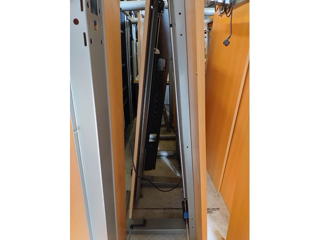 (locatie almere) ca. 35x in hoogte verstelbaar bureau aspa - afbeelding 12 van  18