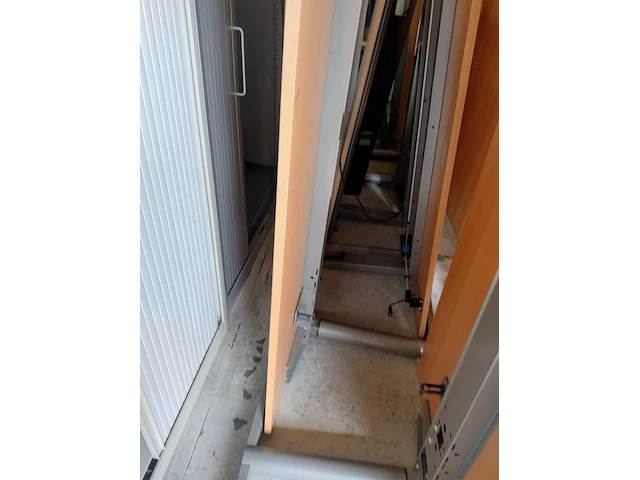(locatie almere) ca. 35x in hoogte verstelbaar bureau aspa - afbeelding 13 van  18
