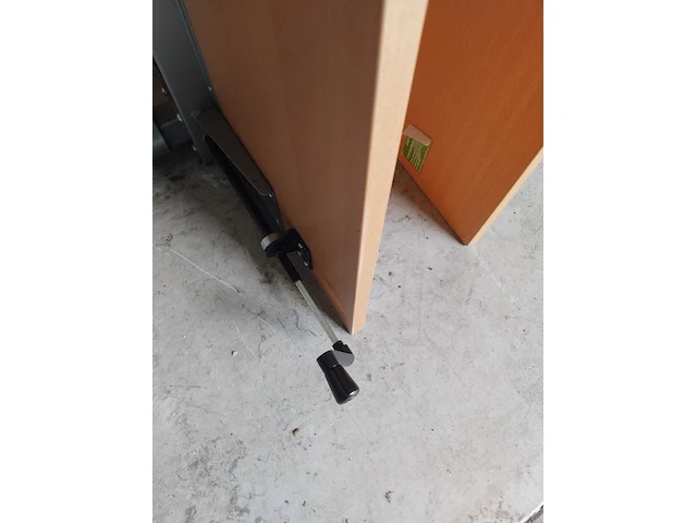 (locatie almere) ca. 35x in hoogte verstelbaar bureau aspa - afbeelding 16 van  18