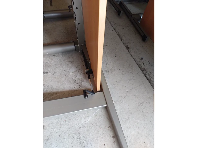 (locatie almere) ca. 35x in hoogte verstelbaar bureau aspa - afbeelding 17 van  18