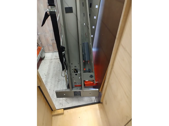 (locatie almere) ca. 35x in hoogte verstelbaar bureau aspa - afbeelding 3 van  18