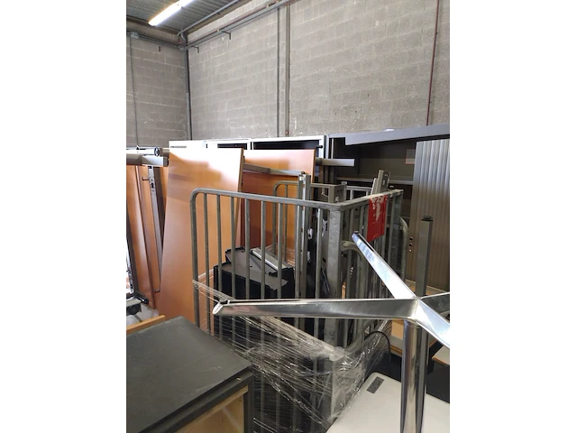 (locatie almere) ca. 35x in hoogte verstelbaar bureau aspa - afbeelding 4 van  18