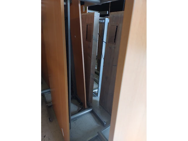(locatie almere) ca. 35x in hoogte verstelbaar bureau aspa - afbeelding 8 van  18
