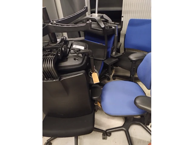 (locatie almere) partij diverse kantoormeubilair - afbeelding 3 van  37