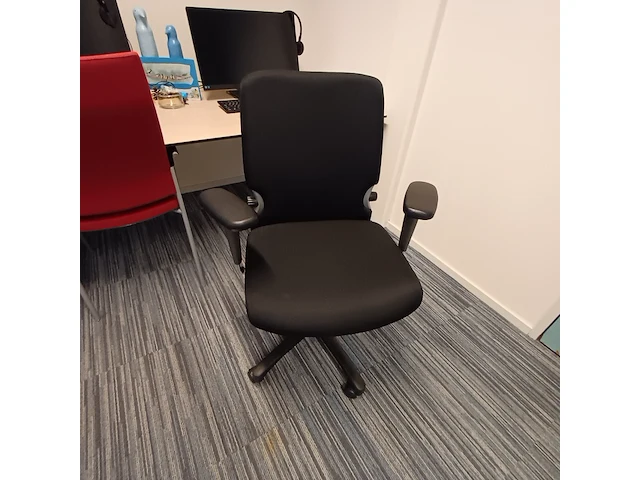 (locatie enschede) partij kantoor meubilair - afbeelding 37 van  62