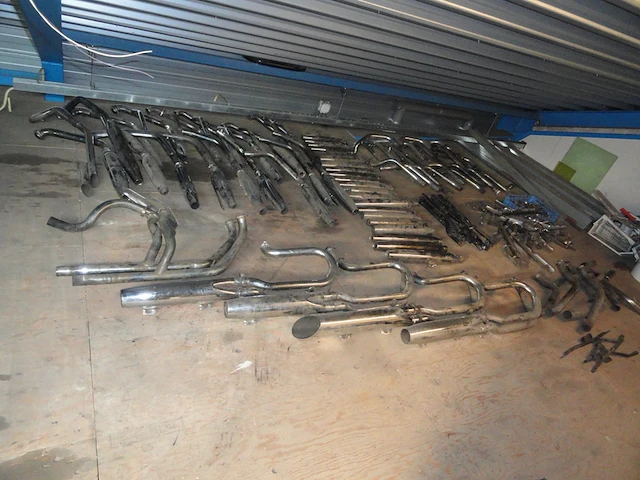 (locatie gorredijk) onderdelen harley davidson , diverse uitlaten - afbeelding 1 van  2