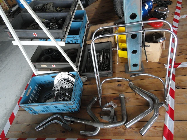 (locatie gorredijk) verzameling diverse onderdelen: harley davidson , divers - afbeelding 4 van  4