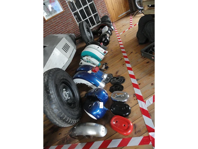 (locatie gorredijk) verzameling diverse onderdelen harley davidson - afbeelding 1 van  5