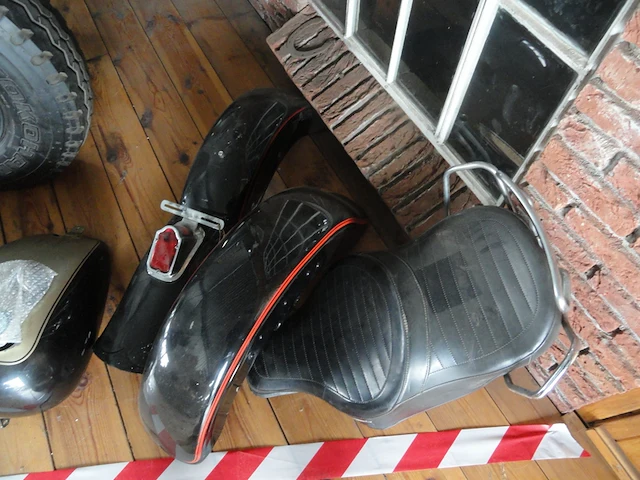 (locatie gorredijk) verzameling diverse onderdelen harley davidson - afbeelding 5 van  5