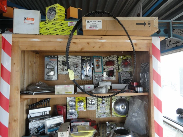 (locatie gorredijk) verzameling diverse onderdelen harley davidson - afbeelding 2 van  4