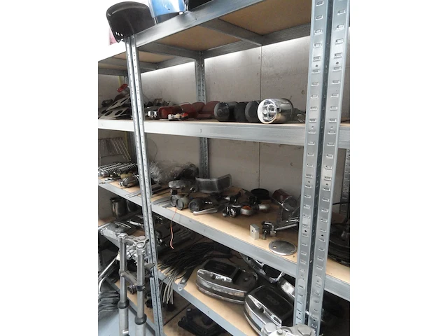 (locatie gorredijk) verzameling onderdelen harley davidson, divers - afbeelding 4 van  6