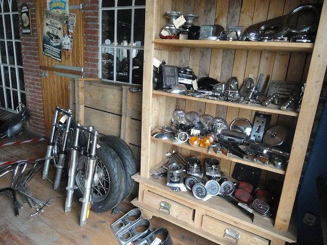 (locatie gorredijk) verzameling onderdelen harley davidson - afbeelding 2 van  3