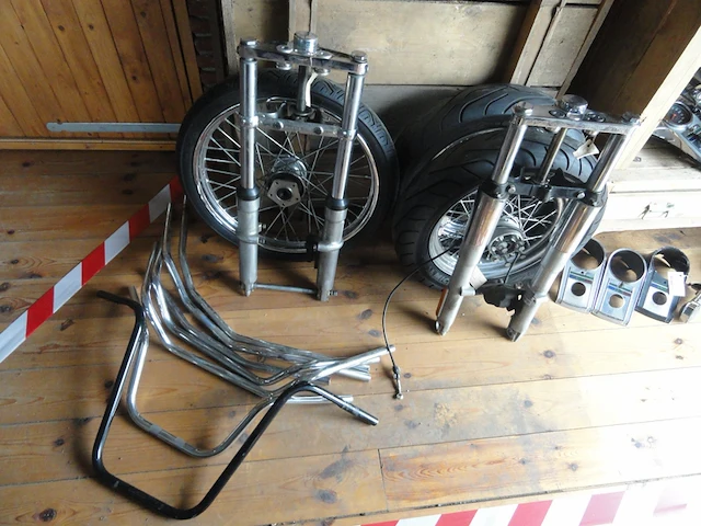 (locatie gorredijk) verzameling onderdelen harley davidson - afbeelding 3 van  3