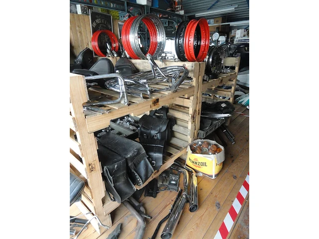 (locatie gorredijk) verzameling onderdelen harley davidson - afbeelding 3 van  7