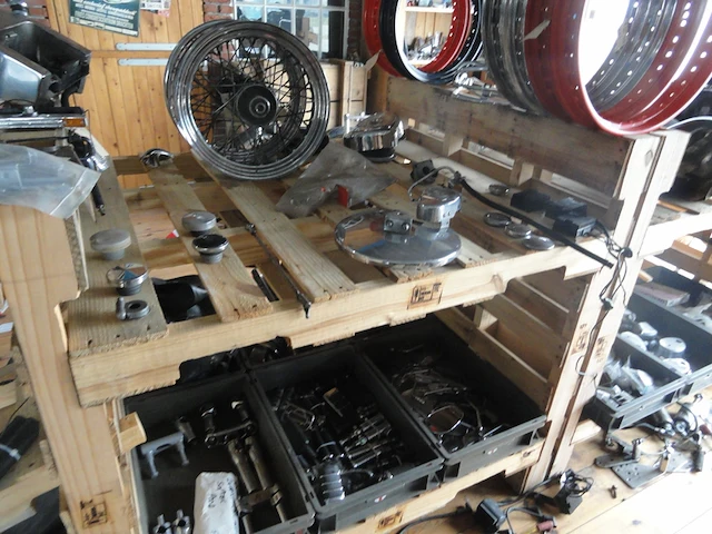 (locatie gorredijk) verzameling onderdelen harley davidson - afbeelding 5 van  7