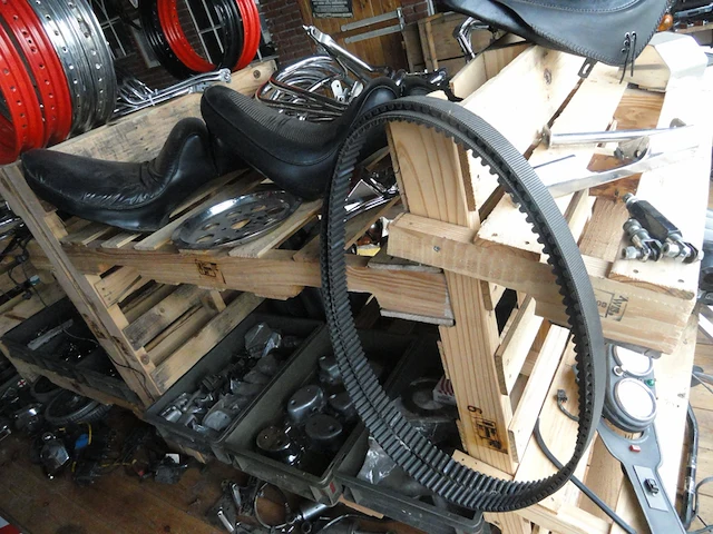 (locatie gorredijk) verzameling onderdelen harley davidson - afbeelding 6 van  7
