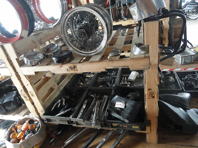 (locatie gorredijk) verzameling onderdelen harley davidson - afbeelding 7 van  7