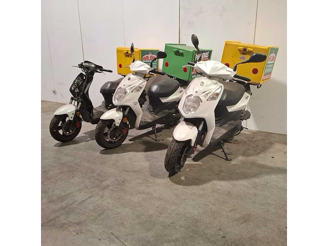 (locatie groningen) 3x bezorgscooter t.b.v. onderdelen, sym, x pro 50 - afbeelding 1 van  15