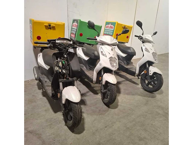 (locatie groningen) 3x bezorgscooter t.b.v. onderdelen, sym, x pro 50 - afbeelding 9 van  15