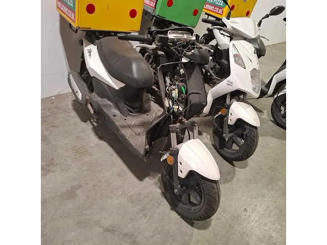 (locatie groningen) 3x bezorgscooter t.b.v. onderdelen, sym, x pro 50 - afbeelding 11 van  15