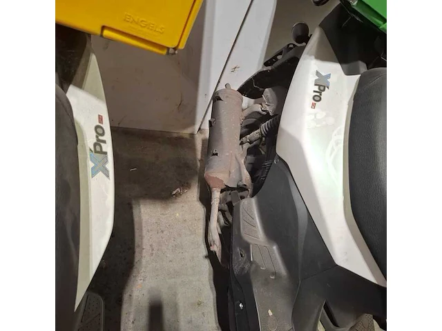 (locatie groningen) 3x bezorgscooter t.b.v. onderdelen, sym, x pro 50 - afbeelding 14 van  15
