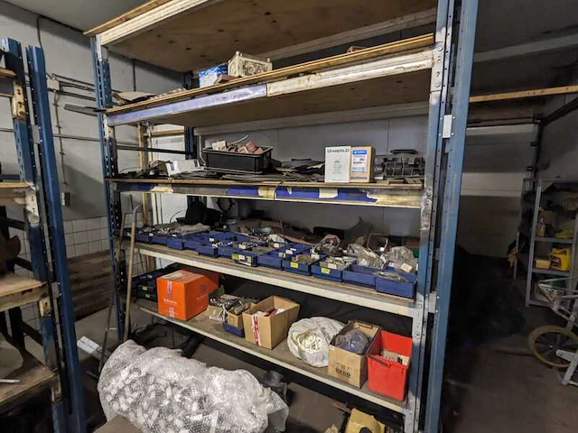 (locatie haulerwijk) inhoud ruimte inclusief stellingen - afbeelding 4 van  22