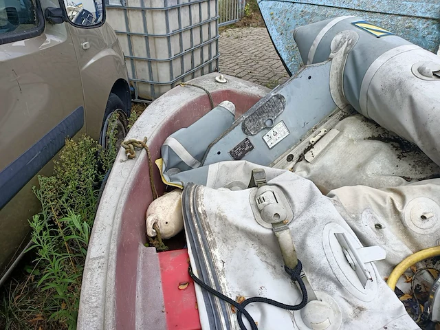 (locatie heeg) kunststof bootje en rubberboot, zodiac - afbeelding 4 van  9