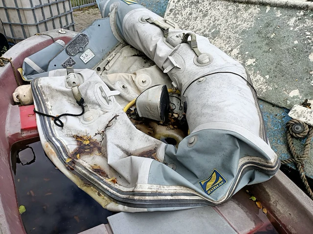 (locatie heeg) kunststof bootje en rubberboot, zodiac - afbeelding 6 van  9