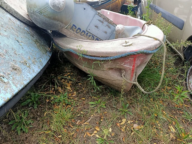 (locatie heeg) kunststof bootje en rubberboot, zodiac - afbeelding 8 van  9