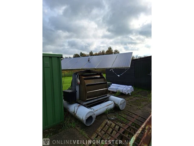 (locatie kalenberg) waterpomp unit met zonnepanelen - afbeelding 2 van  4