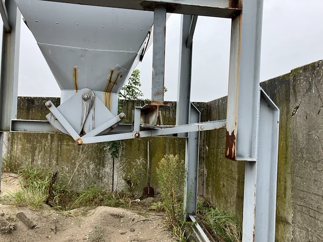 (locatie purmerend) bigbag vuller / zandtrechter - afbeelding 3 van  4