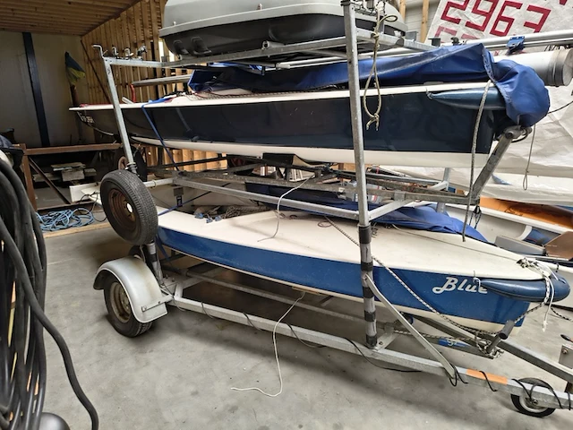 ( locatie sneek ) 2x splash zeilboot inclusief trolleys en wegtrailer, blauw - afbeelding 1 van  22