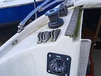 (locatie sneek) kajuitzeilboot met totasu sailpro 6pk 4 takt buitenboordmotor dehler, sprinta 70, wit, bouwjaar 1978 - afbeelding 6 van  36