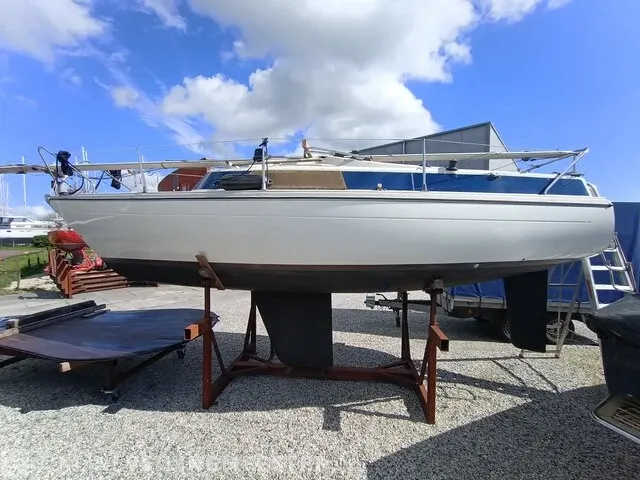 (locatie sneek) kajuitzeilboot met totasu sailpro 6pk 4 takt buitenboordmotor dehler, sprinta 70, wit, bouwjaar 1978 - afbeelding 12 van  36