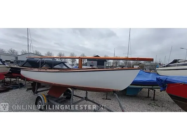 (locatie sneek) open zeilboot flytour, wit, bouwjaar ca 1980 - afbeelding 1 van  11