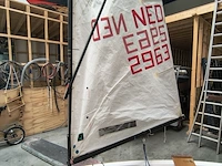 ( locatie sneek ) open zeilboot , westrijdoptimist , ned 2963, wit