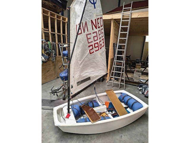 ( locatie sneek ) open zeilboot , westrijdoptimist , ned 2963, wit - afbeelding 3 van  10