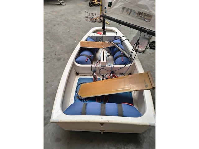 ( locatie sneek ) open zeilboot , westrijdoptimist , ned 2963, wit - afbeelding 8 van  10
