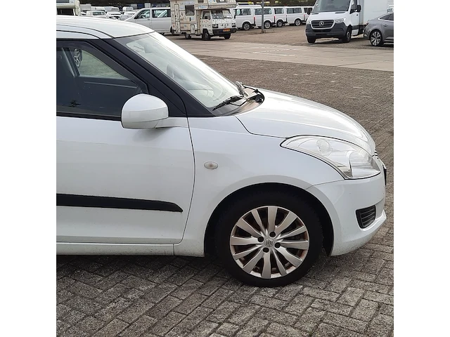 ( locatie soesterberg ) personenauto, suzuki, swift, wit, 2013 - afbeelding 4 van  61