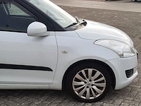( locatie soesterberg ) personenauto, suzuki, swift, wit, 2013 - afbeelding 4 van  61