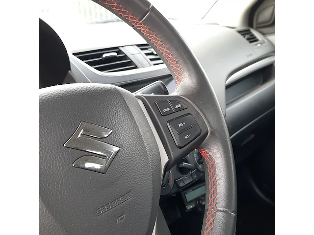( locatie soesterberg ) personenauto, suzuki, swift, wit, 2013 - afbeelding 22 van  61
