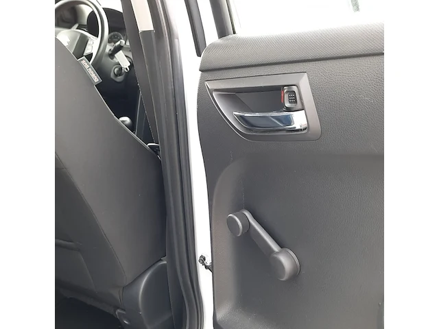 ( locatie soesterberg ) personenauto, suzuki, swift, wit, 2013 - afbeelding 37 van  61
