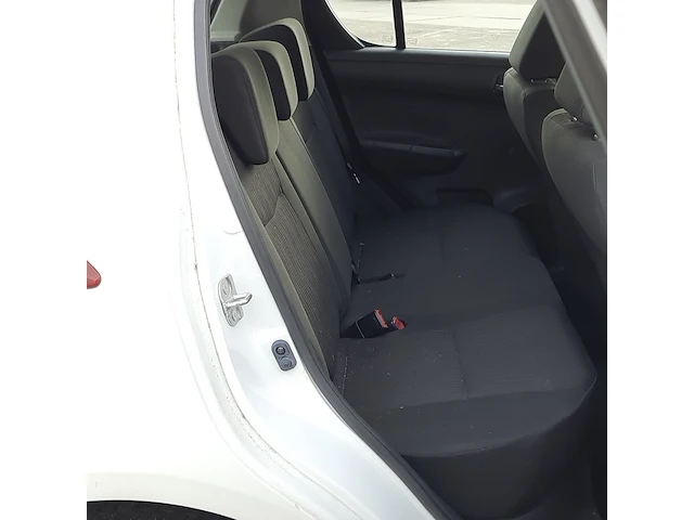 ( locatie soesterberg ) personenauto, suzuki, swift, wit, 2013 - afbeelding 38 van  61