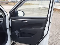( locatie soesterberg ) personenauto, suzuki, swift, wit, 2013 - afbeelding 39 van  61