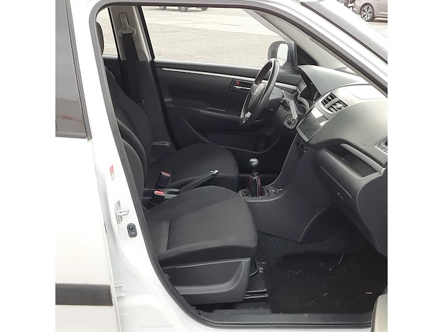( locatie soesterberg ) personenauto, suzuki, swift, wit, 2013 - afbeelding 41 van  61