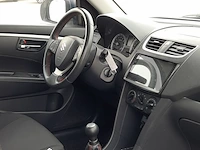 ( locatie soesterberg ) personenauto, suzuki, swift, wit, 2013 - afbeelding 44 van  61