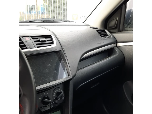 ( locatie soesterberg ) personenauto, suzuki, swift, wit, 2013 - afbeelding 48 van  61