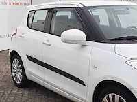 ( locatie soesterberg ) personenauto, suzuki, swift, wit, 2013 - afbeelding 45 van  61