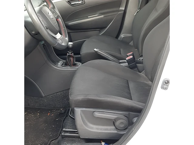 ( locatie soesterberg ) personenauto, suzuki, swift, wit, 2013 - afbeelding 58 van  61